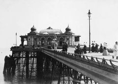 Hastings-Pier-in-1872.